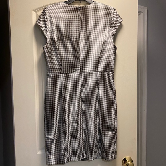 Houndstooth Bodycon Dress - Picture 2 of 3
